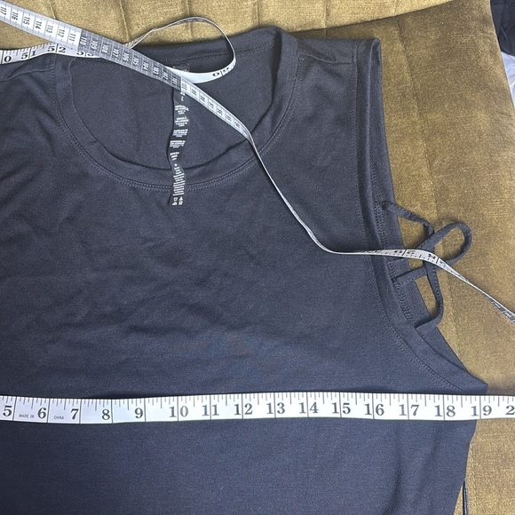 Wildfox SweaBlack Criss Cross Sides Boxy Muscle Tank Top Haley Crop size L - Picture 12 of 13